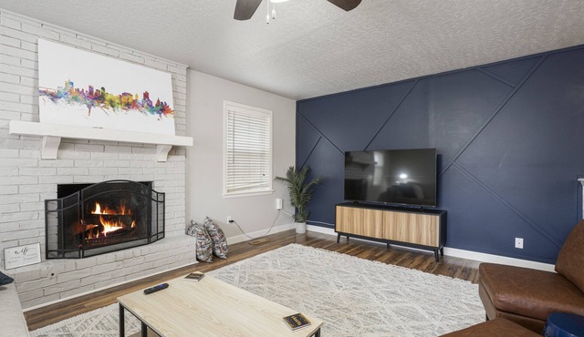 Charming 3bed/2 bath near Gathering Place, Riverparks and Downtown