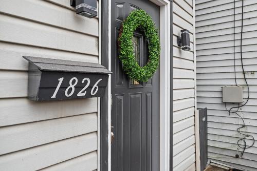 Charming 3Bed 2&half Bath with Deck & Free Strt Parking