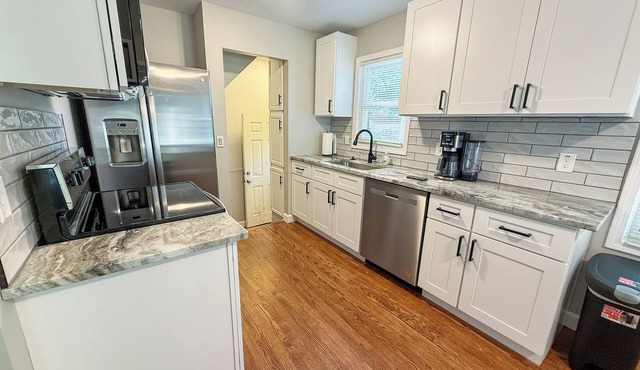 Charming 3bed, 20 mins to DTW, Novi, Downtown, in peaceful suburb new renovated!