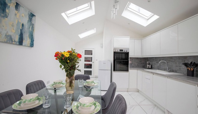 Charming 3Bed 2Bath in Windsor/Near Heathrow - Free Parking