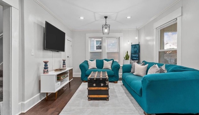 Charming 3Bed/2Bath House in the Heart of Kansas City!