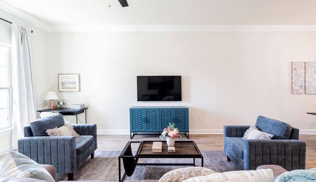 Charming 3Bed 2Bath Oasis
