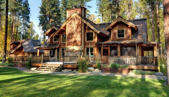 Charming 3bedroom cabin Sleeps 7-11 people with Wi-Fi & AC in wonderful Mazama