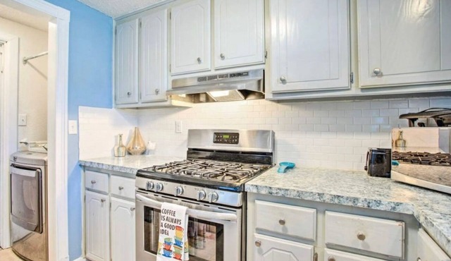 Charming 3beds 2baths large patio