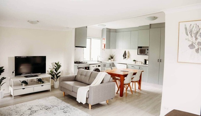 Charming 3BR | 15 Mins to Gardens | Groups welcome