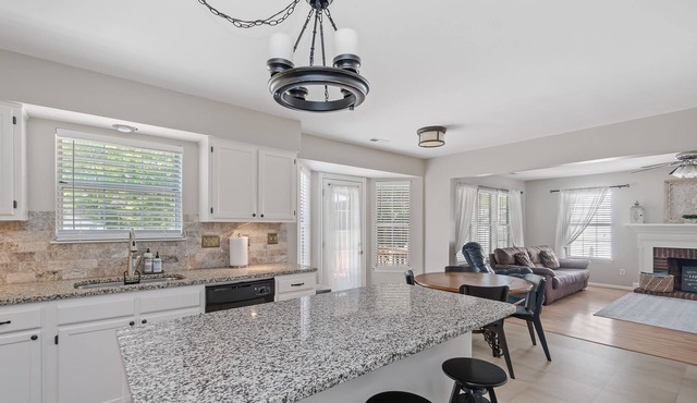 Charming 3BR/2.5BA home for friends and family in Ballantyne