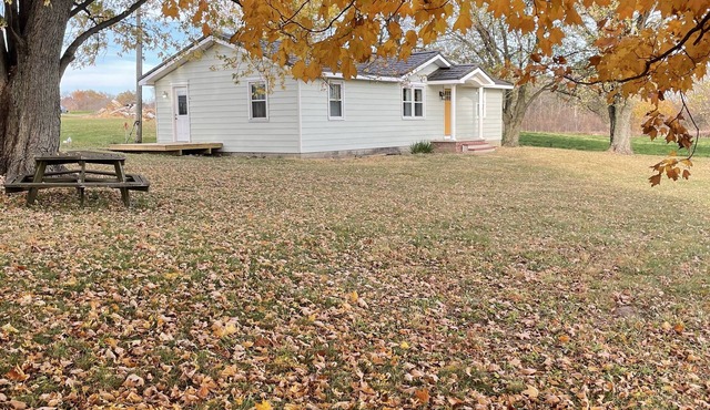 Charming 3BR-2BA country home-organic farm, ~5 min to 2 wedding barns! Sleeps 10