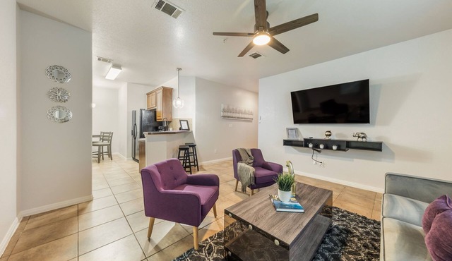 "Charming 3BR/2BA Haven: Short Distance to Austin and surrounding Cities!