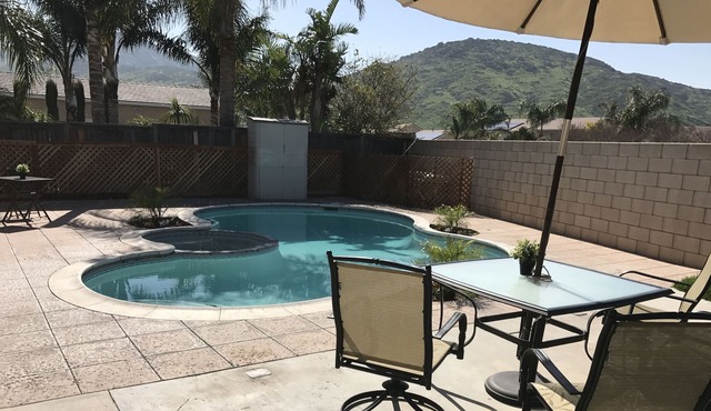 CHARMING 3BR/2BA HOME POOL, HOT TUB, AND MOUNTAIN VIEW