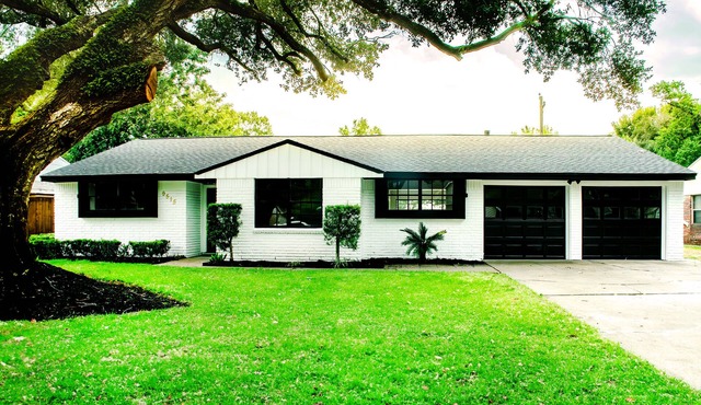 Charming 3BR/2BA Near Galleria/NRG, Top Hospitals & LA Fitness