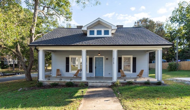 Charming 3BR/2BA Sleeps 6 in Graham, NC has everything you need!