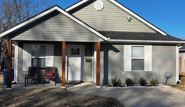 Charming 3BR/2Bath home with firepit, large fenced yard, pet friendly.