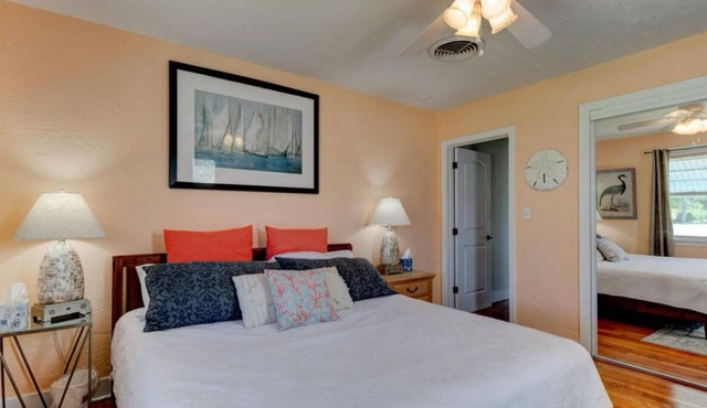 Charming 3BR BlueRiverBungalow, 6 min to Daytona Beach, 3 min drive to Pictona