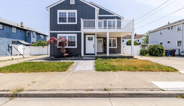 Charming 3BR Condo Near Ventnor Beach