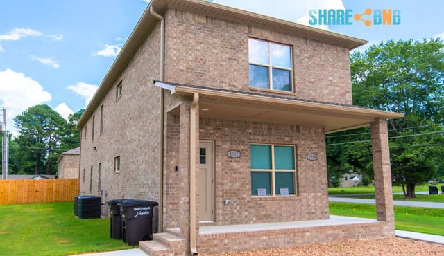 Charming 3BR Family Stay | Fenced Yard & Streaming TV