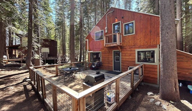 Charming 3BR Getaway/10 min to Donner Lake/BBQ/Hikes/Board Games/Fireplace