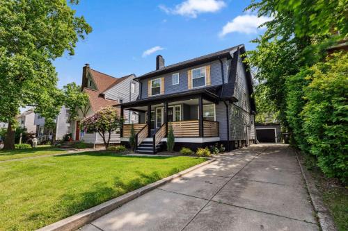 Charming 3BR Home - Close to CLE Clinic