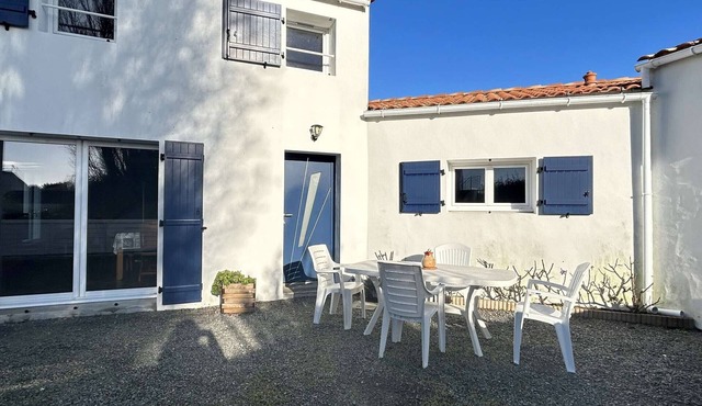 Charming 3BR Home Near Beach with Private Garden, Parking, and BBQ