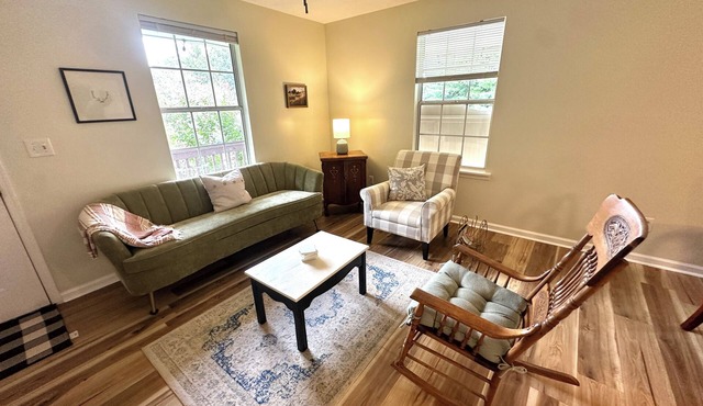 Charming 3BR Home on 2 acres, Family & pet friendly. With Porch, Fire Pit, Deck