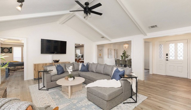 Charming 3BR home with Pool, Hot Tub and King Bed in Allen