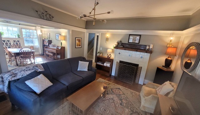 Charming 3BR house, 20min walk to Churchill Downs, family-friendly Derby