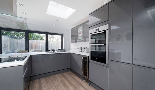 Charming 3BR House with Garden