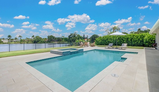 Charming 3BR Lake Home w/Pool, Hot Tub & Fire Pit