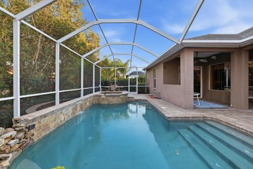 Charming 3BR Oasis Comfort, Pool & Sunshine home
