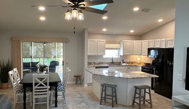 Charming 3BR Oasis with Lanai