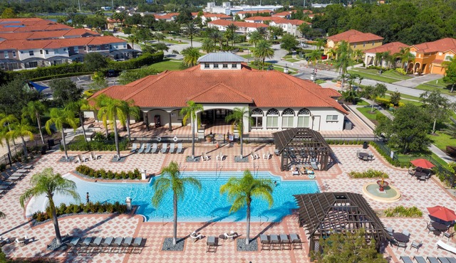 Charming 3BR Resort Townhome with Pool, BBQ Area & Great Location!