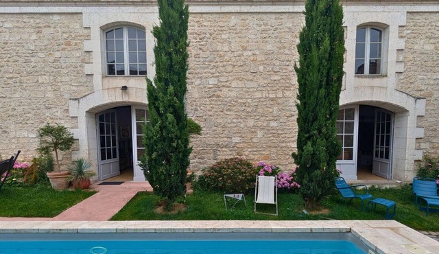 Charming 3BR Retreat with Pool, Garden, Games, and Nearby Bistro in Angoulême