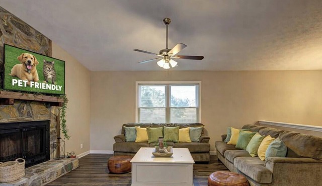 Charming 3BR Station Home - Fast WiFi, Deck & Parking!