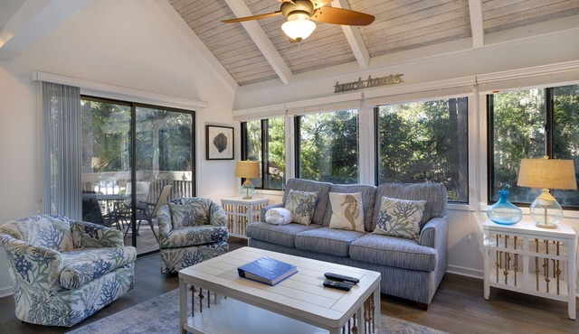 Charming 3BR Sea Pines Retreat Lagoon Views, Pool Access & Near Shops & Trails