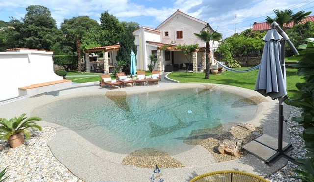 Charming 3BR Villa for 6 with Pool near the Beach