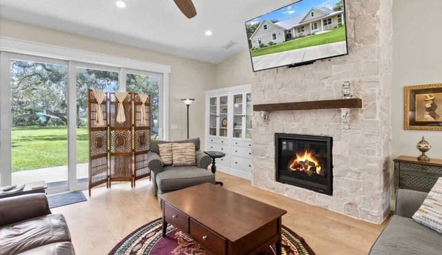 Charming 3BR Waterfront Home - Private - Serene