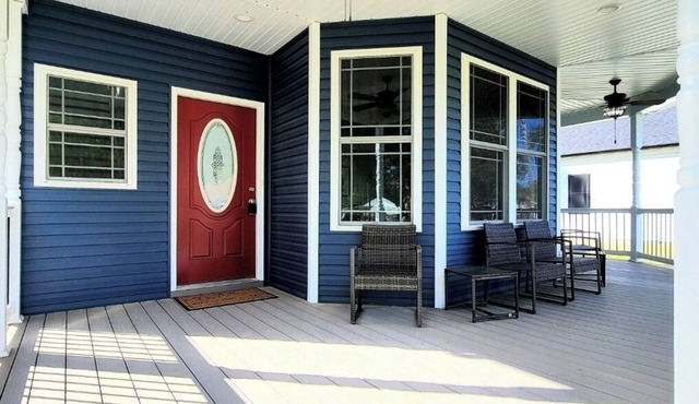 Charming 3BR with Fire Pit and Large Covered Porch