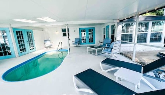 Charming 4/3 Lakehouse W/Pool