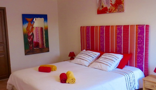 Charming 4/7 person gite in the heart of Périgord Noir with swimming pool