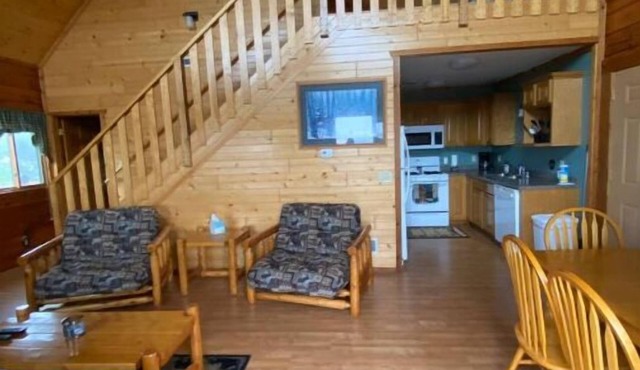 Charming 4 Bd/3.5 bath Cabin Upper and Lower Level-separate units one building