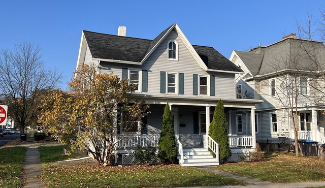 Charming 4 BD near DT Geneva