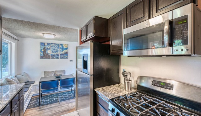 Charming 4 BDRM /1 Bath Home ♠ Mins from Airport