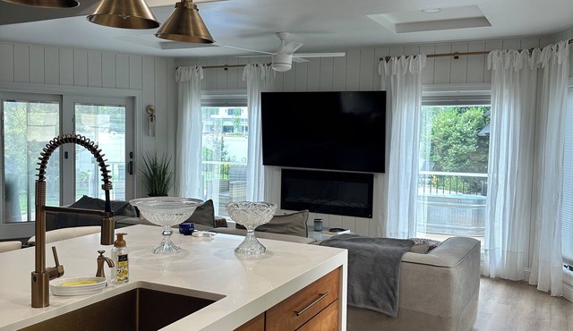 Charming 4-bdrs retreat/pool in lovely Spring Lake-BBQ-3baths-parking-Near Beach