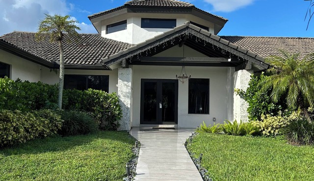 Charming 4-bedroom house w/boat & RV parking in Southwest Ranches