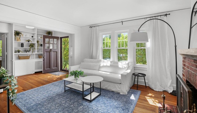 Charming 4 bed 2 bath home in cute neighborhood