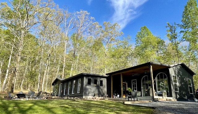 Charming 4 Bed 3.5 bath Sleeps 8 With Views Overlooking Beautiful Weiss Lake