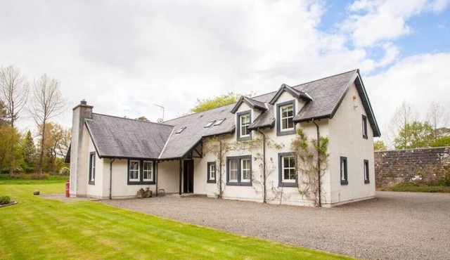 Charming 4-Bed Cottage with Large, Private Gardens