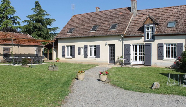 Charming 4-bed Cottage in Berry, Garden, Bikes, Near Historic Sites & River, Sleeps 12