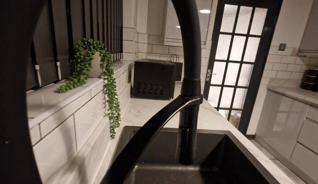 Charming 4-Bed House in Wednesbury