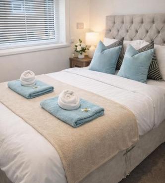 Charming 4 bed house perfect for Valentines Retreat, large Groups and Couple