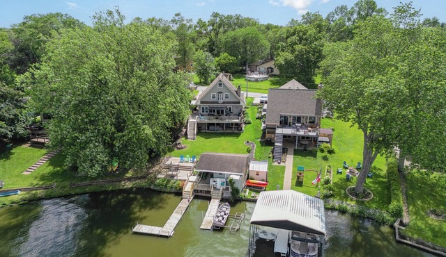 Charming 4-bedroom house in peaceful Private Lake Dalecarlia w OUTSTANDING views